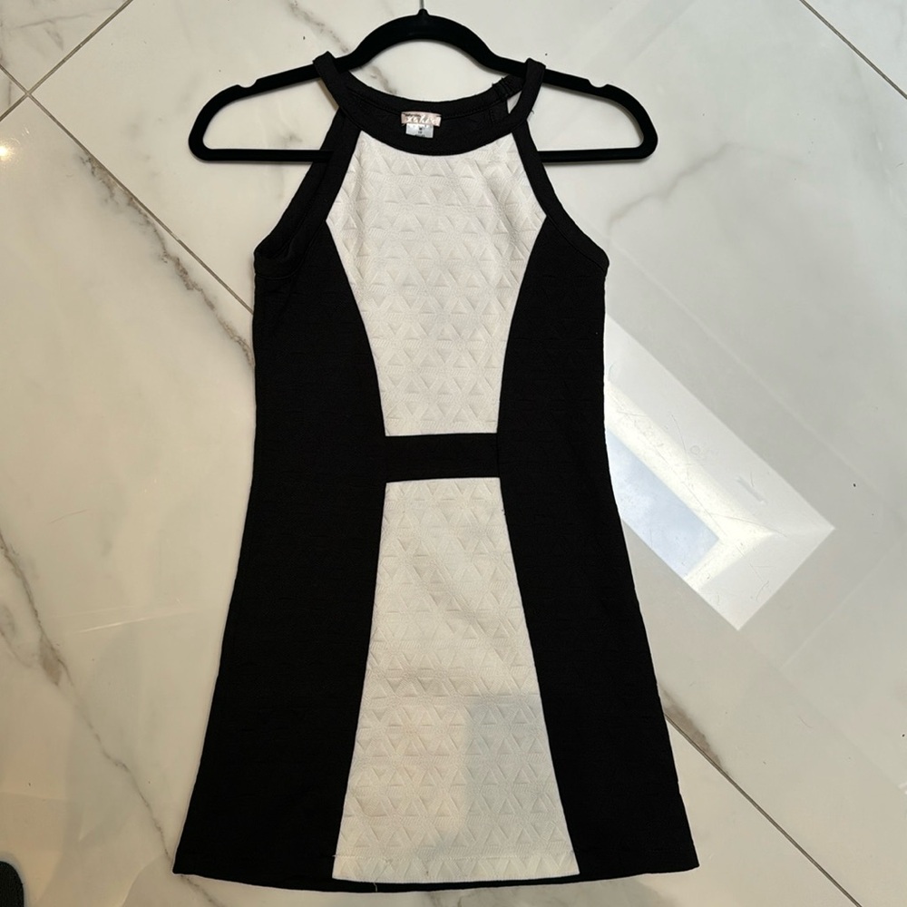 Gorgeous black and white dress
